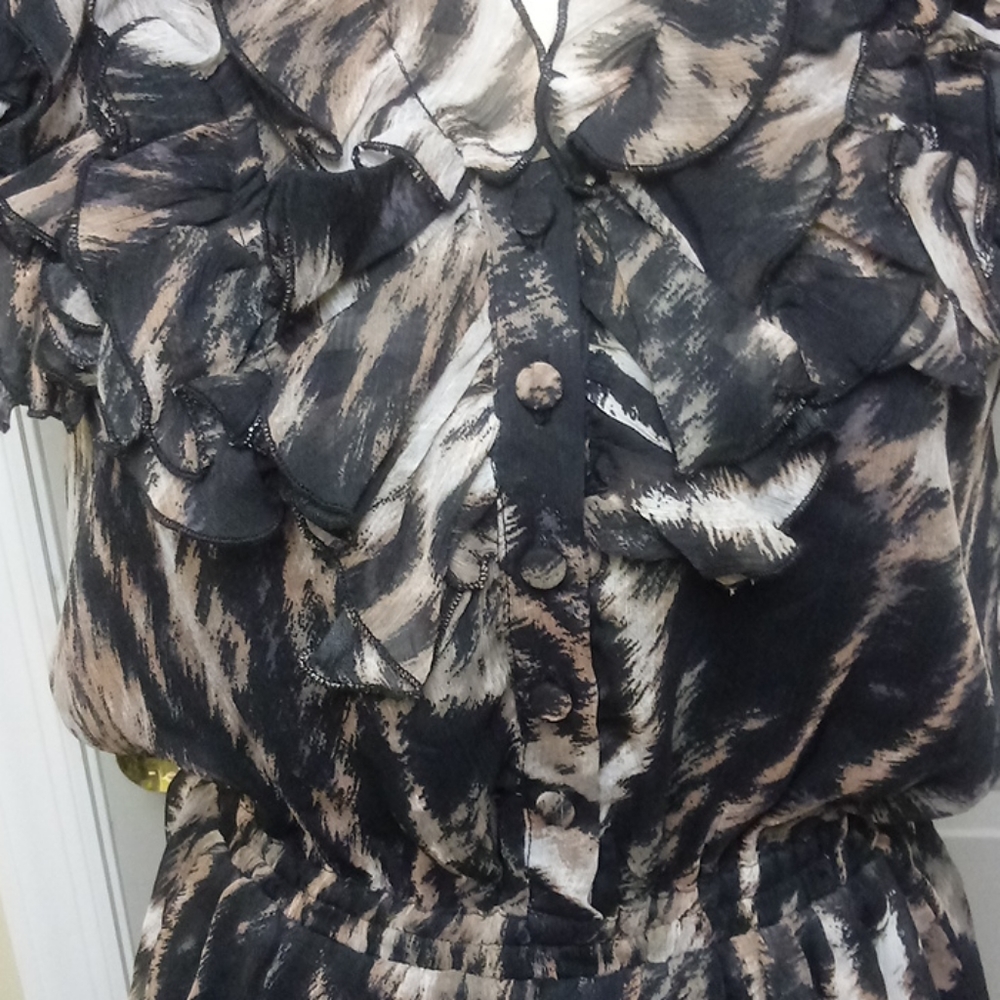 Romper - Picture 3 of 5